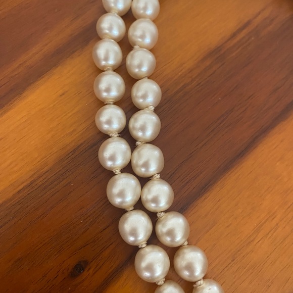 Chanel Vintage Pearl Double Stranded Turnlock Necklace ❌no offer or trade❌ - Picture 7 of 16